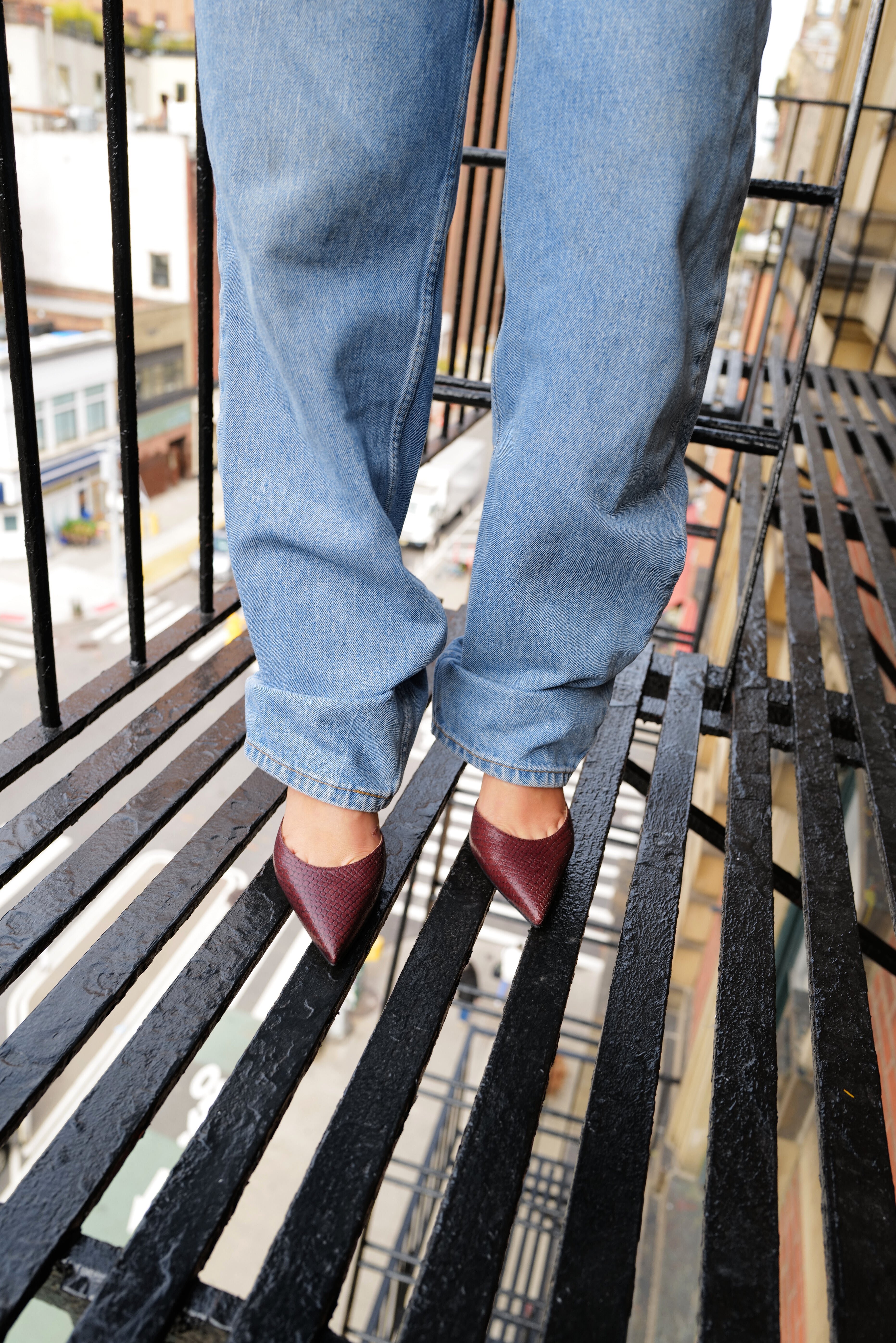 iris burgundy snake pump