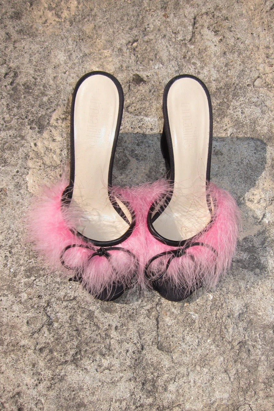 etsu black pink feather wedge