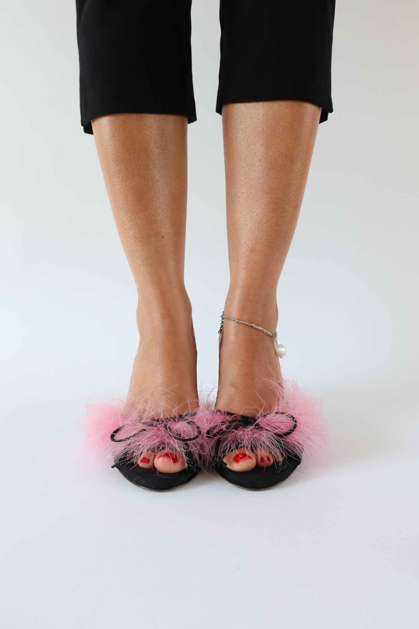 etsu black pink feather wedge