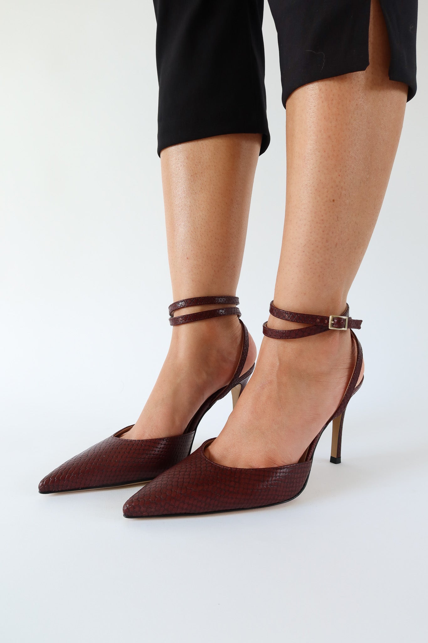 iris burgundy snake pump