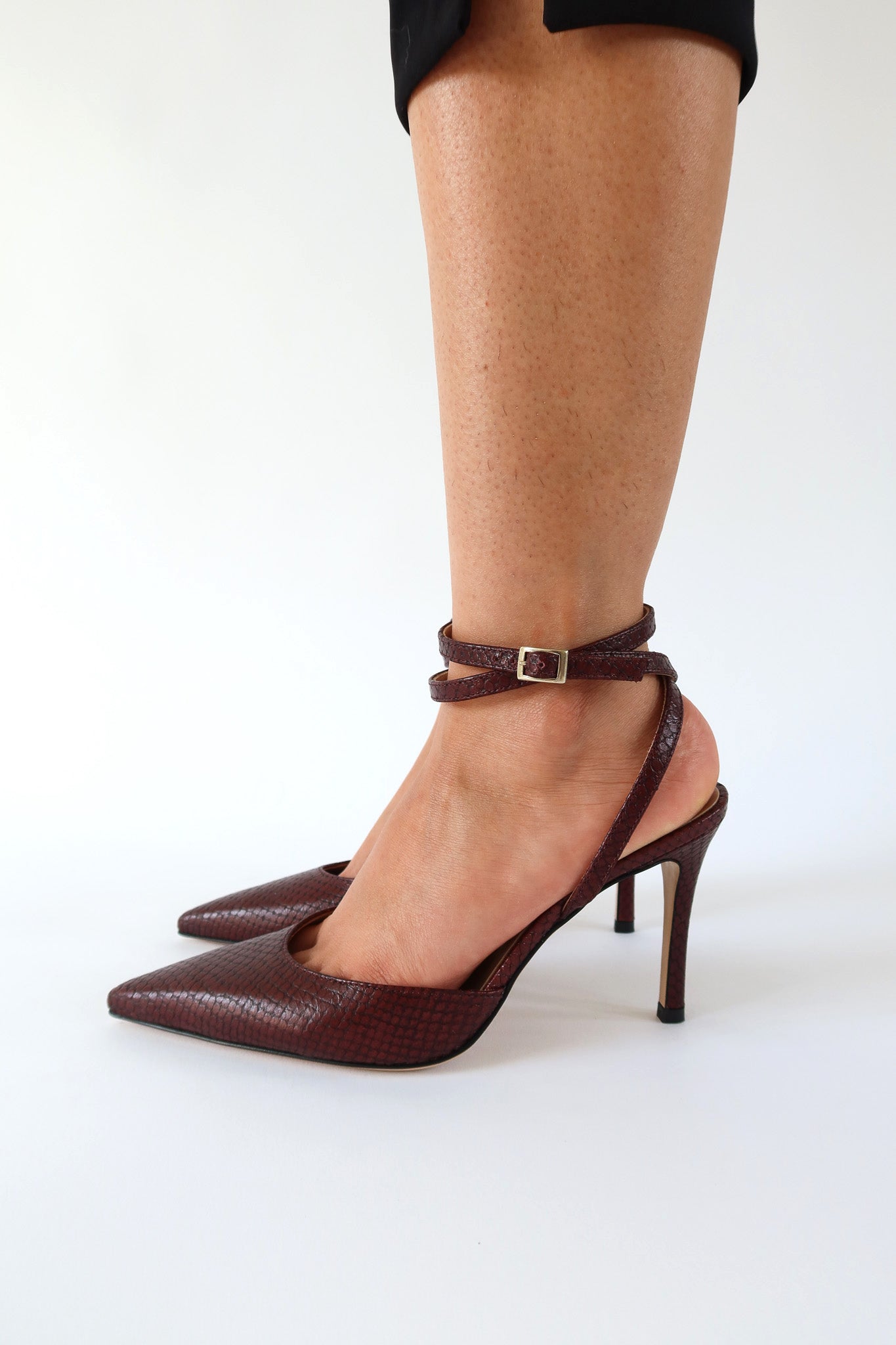 iris burgundy snake pump