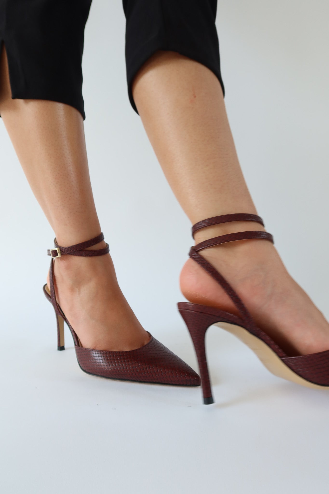 iris burgundy snake pump