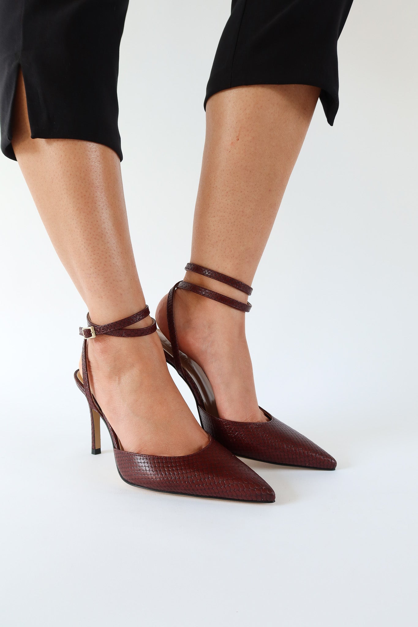 iris burgundy snake pump