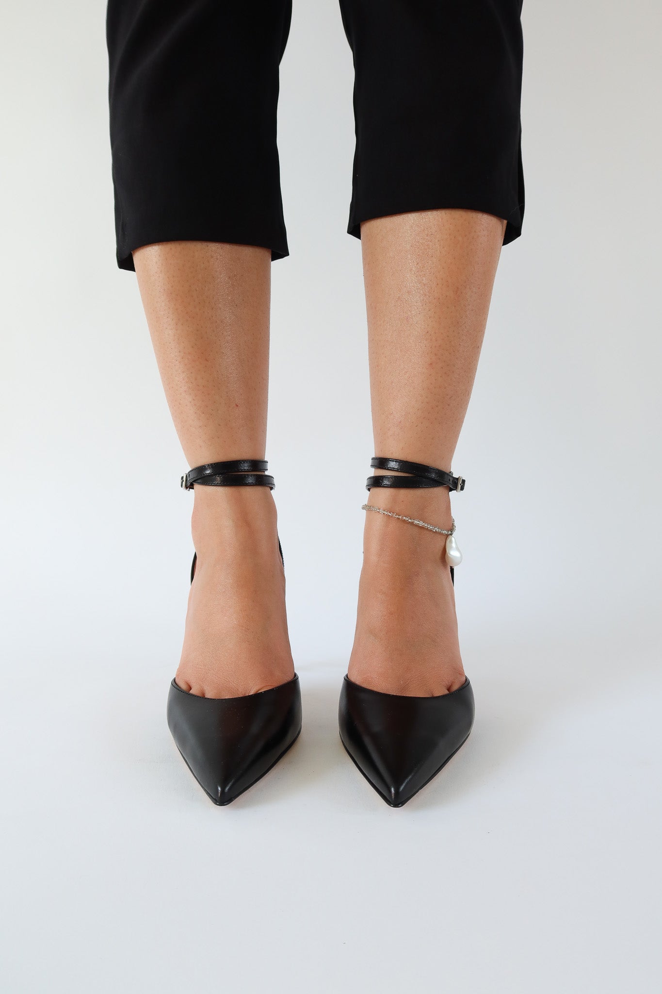 iris silky black pump