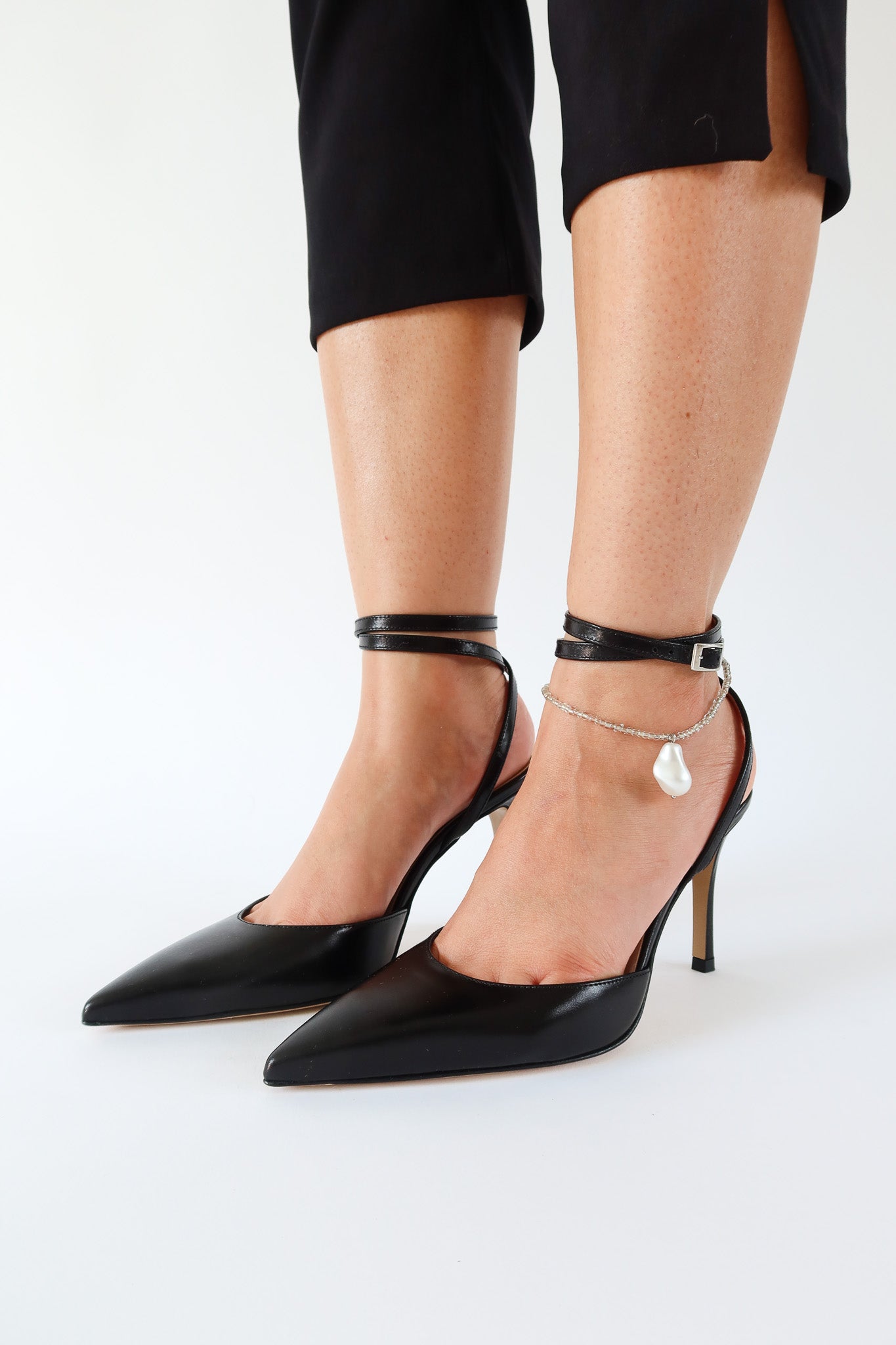 iris silky black pump
