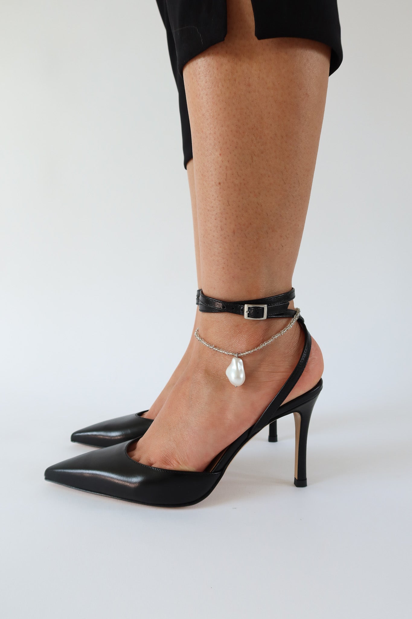 iris silky black pump