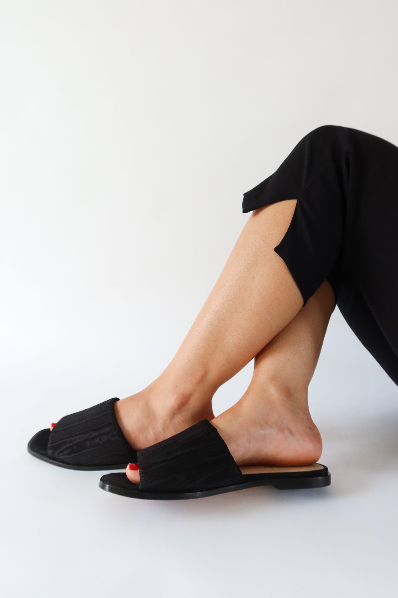 benni black moire sandal