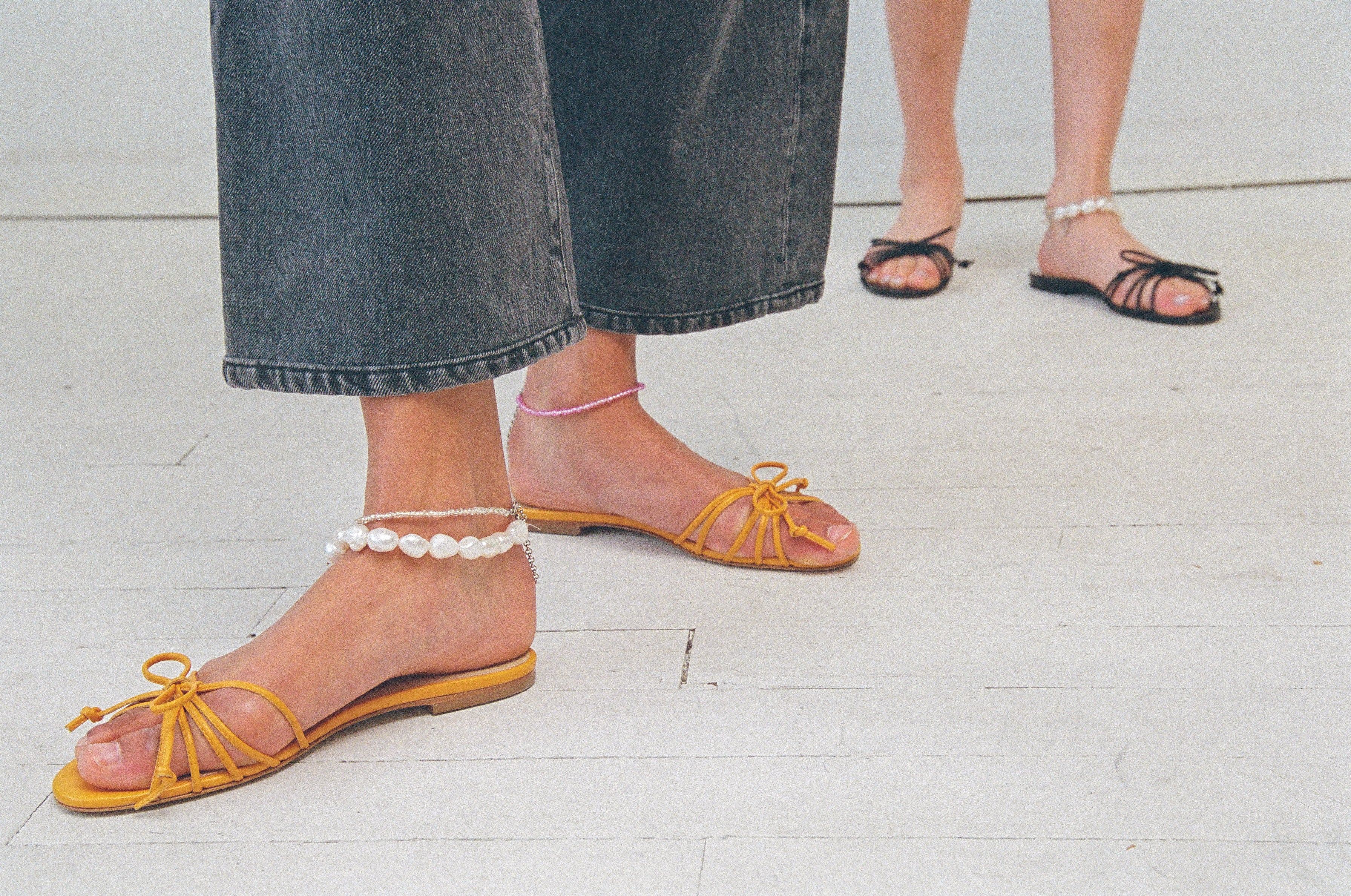 macky black flat sandal