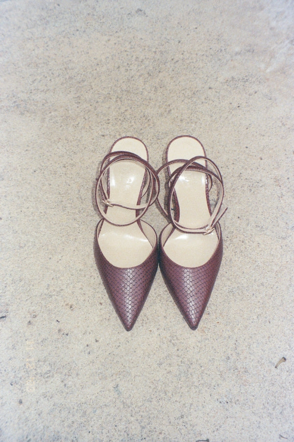 iris burgundy snake pump