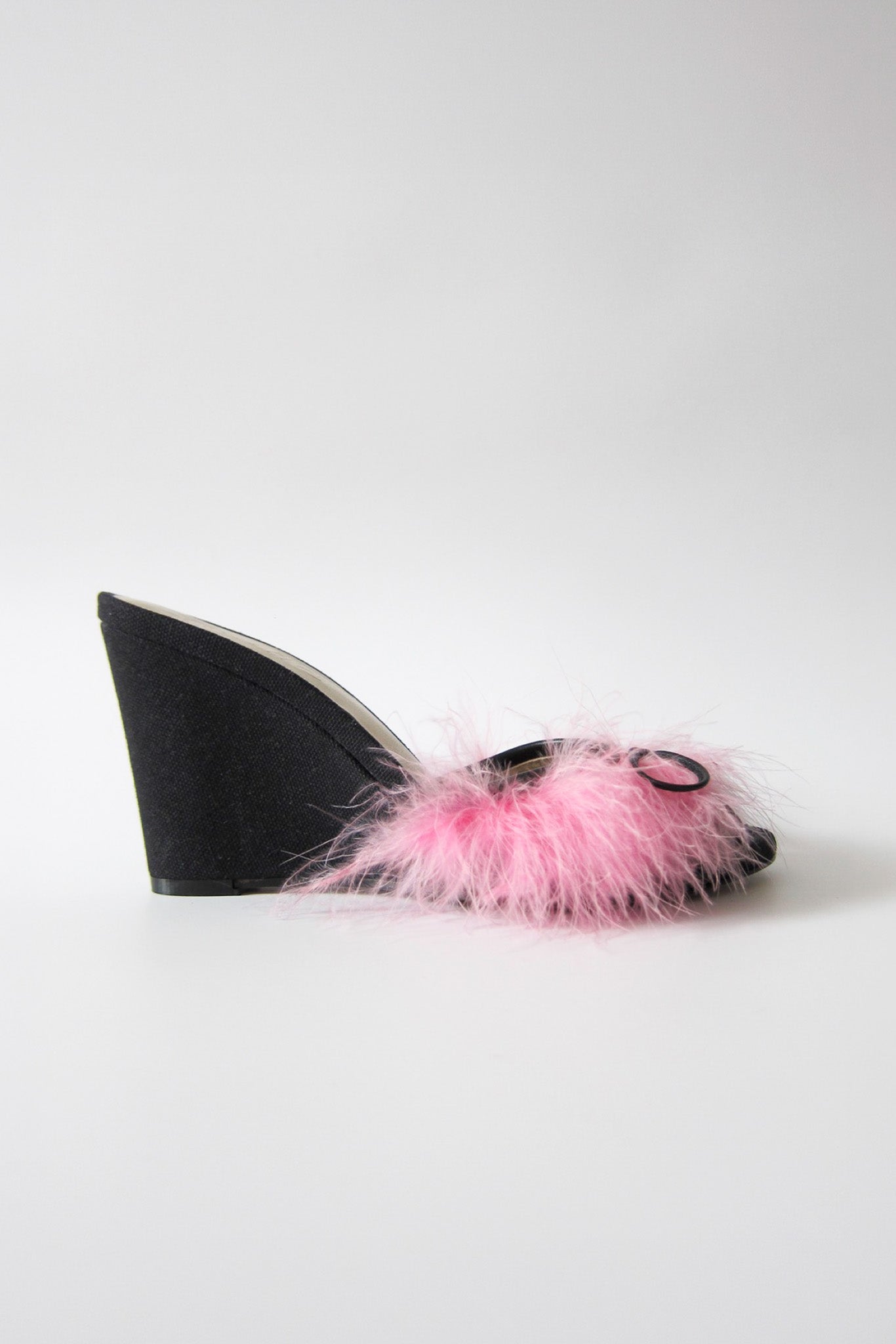 etsu black pink feather wedge
