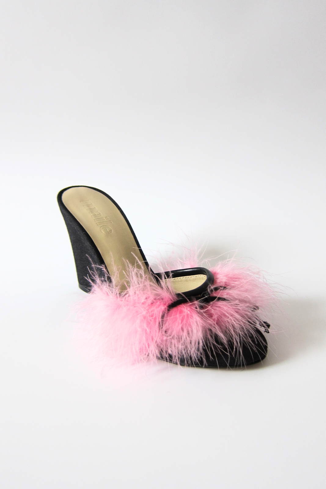 etsu black pink feather wedge
