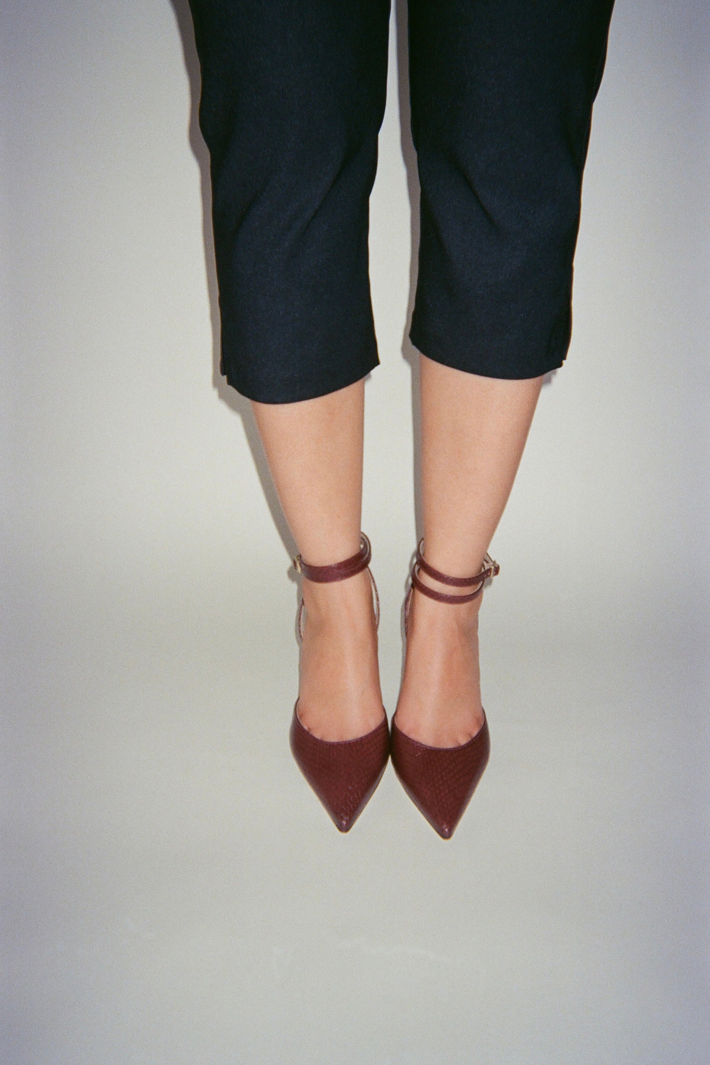 iris burgundy snake pump