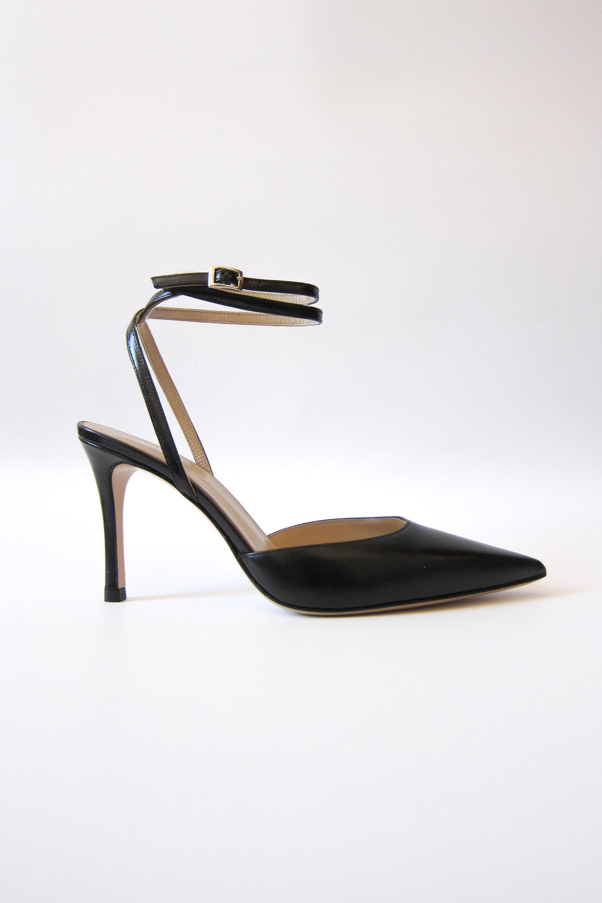iris silky black pump